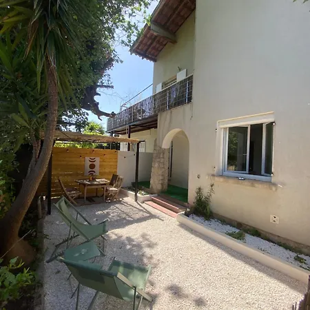 Rez De Avec Jardinet Proche De La Appartamento Hyères